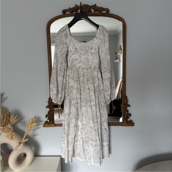 Aura Dresses & Skirts - Aura Ivory Floral Long Sleeve Dress